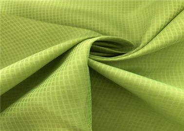 Tela al aire libre de la prenda impermeable de la mirada del tono de Ripstop dos de la tela cruzada 0.2*0.5 para los deportes y el desgaste del esquí